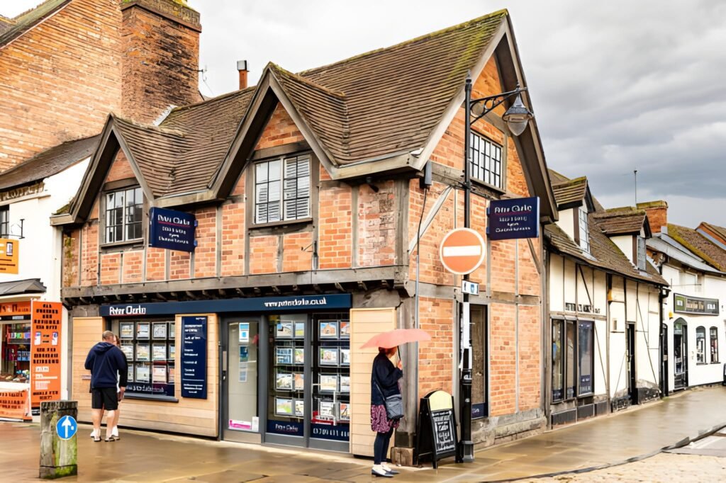 Severe Risks of Unregulated Estate Agency in the UK